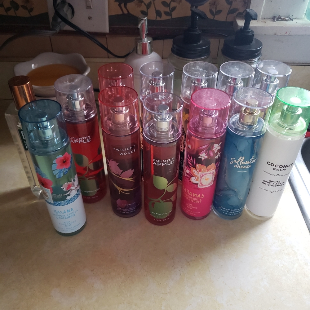 Stock up!!! Huge bundle of bath and bundle all new 14 bottles total.